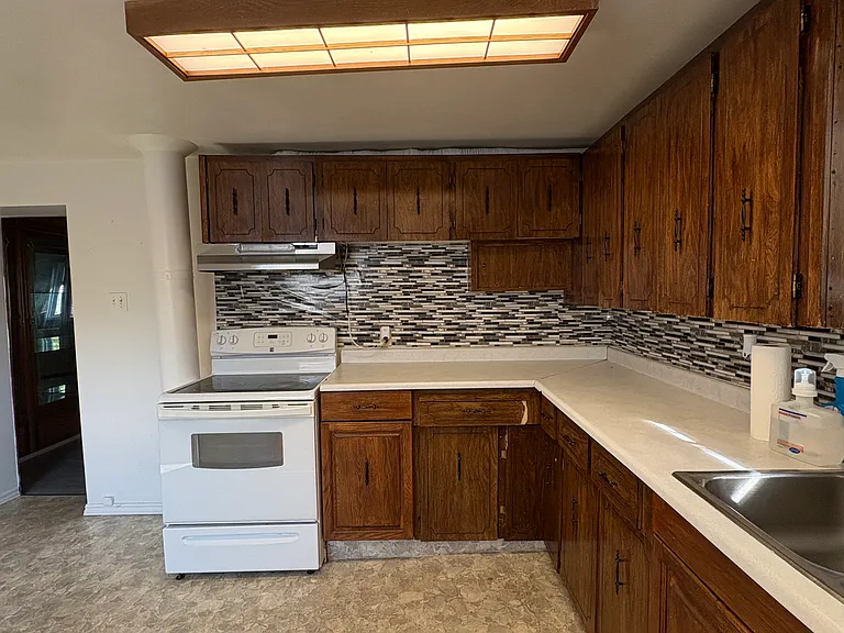 290 Blake St — Photo 3