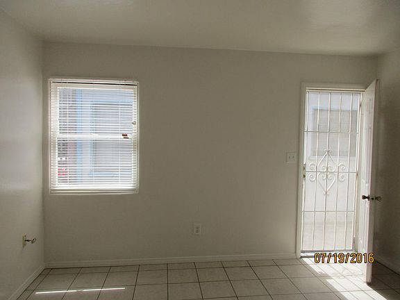 4th image of 1050-52 Grand Ave