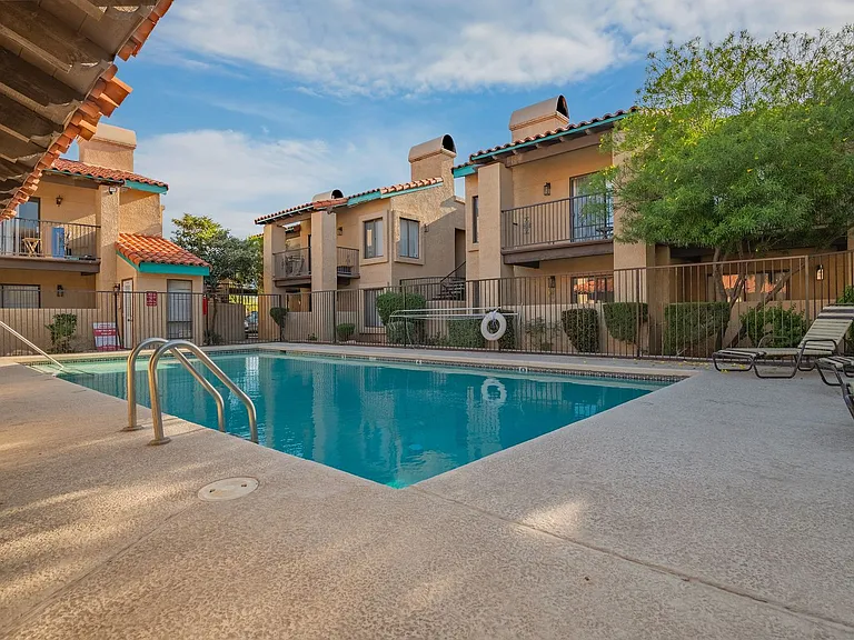 Two Bedroom Apartment Home with Beautfiul Courtyard views — Photo 36