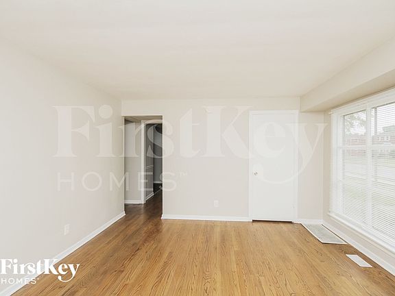 3rd image of 1571 Kenilworth Dr