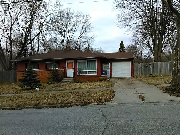 3rd image of 1133 Sweet St NE