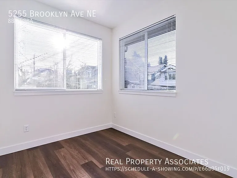 5255 Brooklyn Ave NE — Photo 26