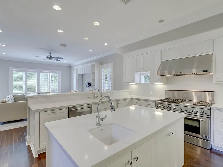 425 NE 11th Ave — Photo 15