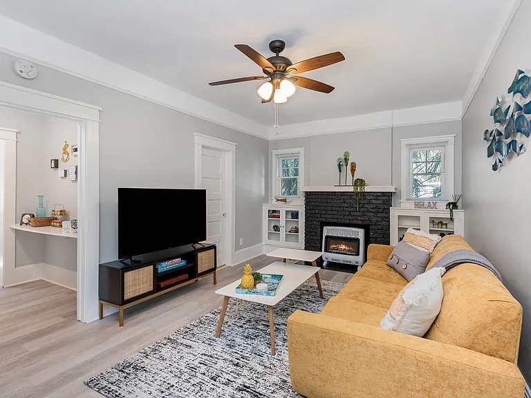 104 S Peninsula Ave #5 — Photo 1