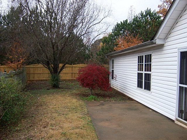 2nd image of 195 Courtyard Ln