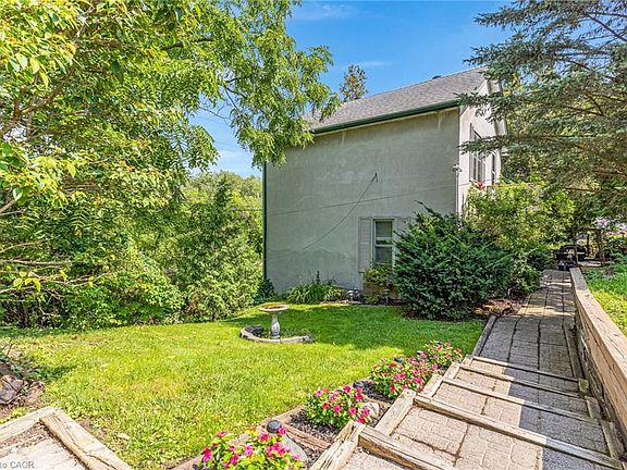4th image of 67 Queen St W