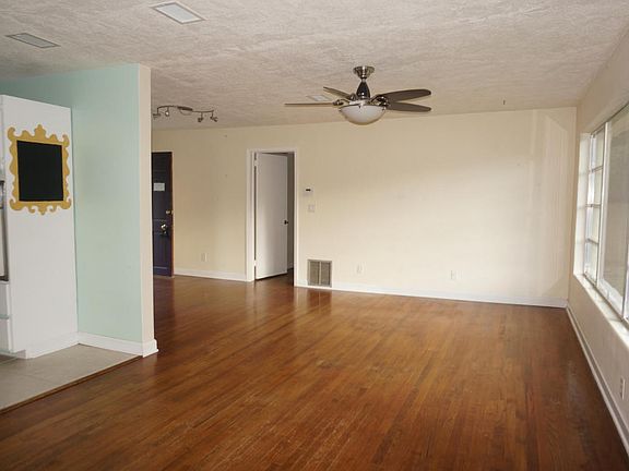 5th image of 2918 Charme Dr