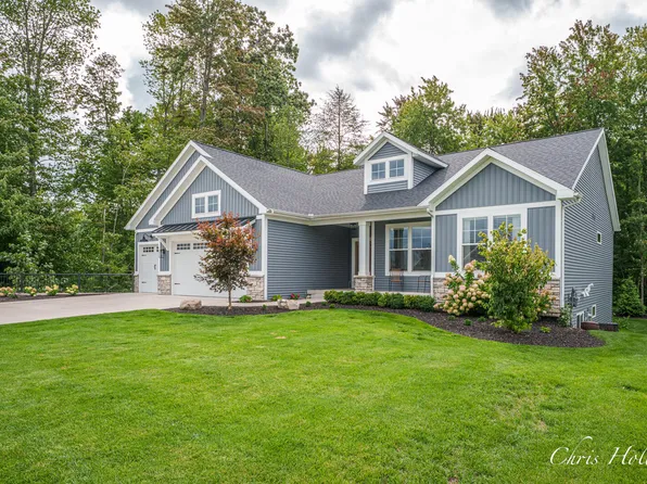 5300 Eaglepass Dr, Hudsonville, MI 49426