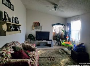 18966 Lagloria Rd, Elmendorf, TX 78112