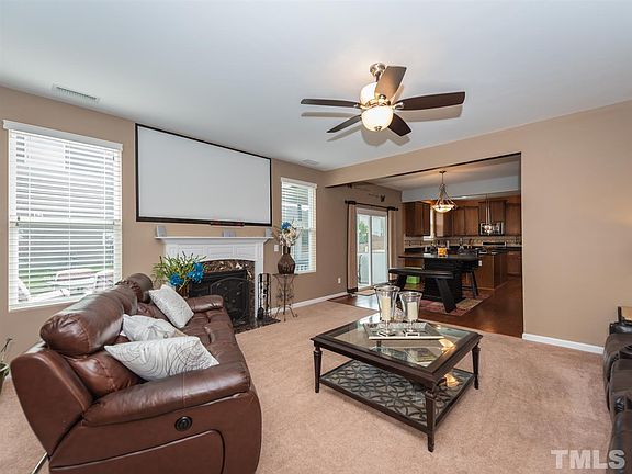 3rd image of 300 Glenview Ln
