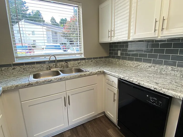Gleneagle Apartment Homes — Photo 71