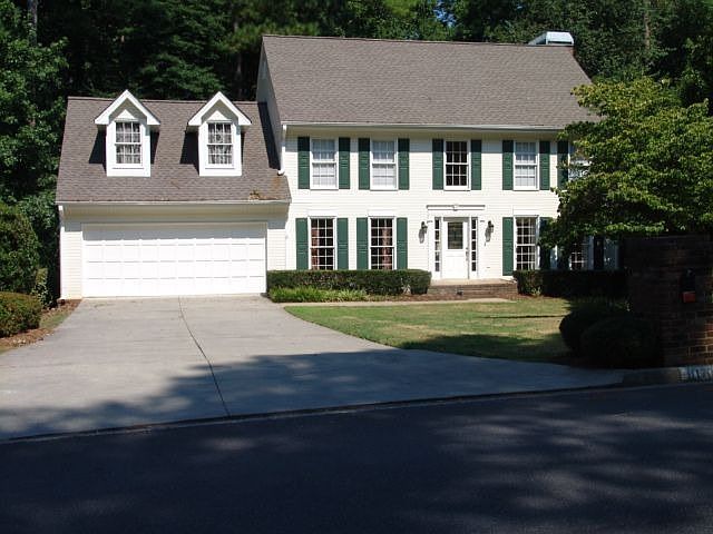 Lovely 2 story trad'l