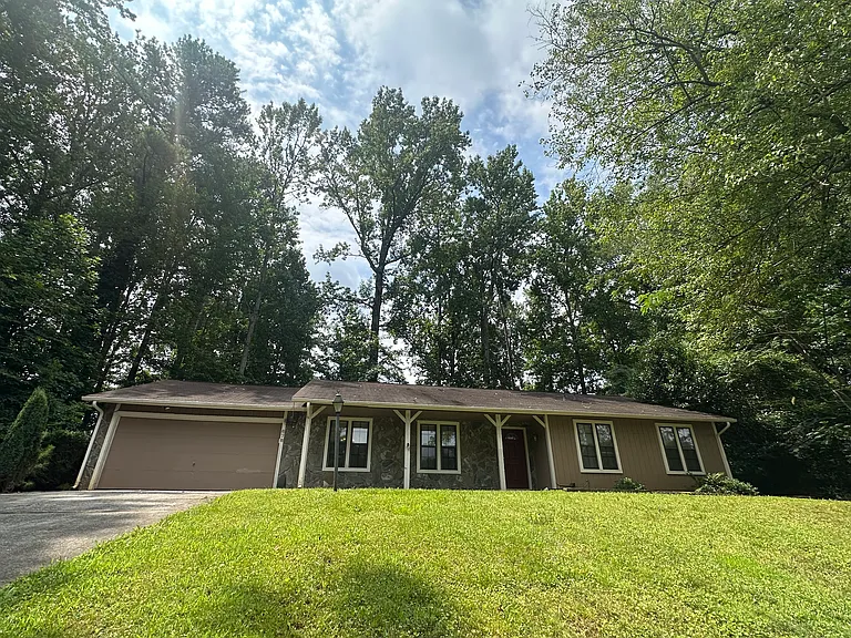 678 Shagbark Ct SE — Photo 2