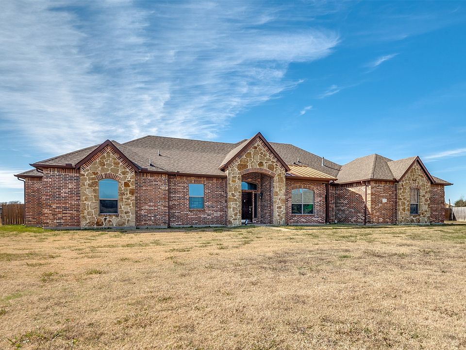 1st image of 124 Windsor Cir