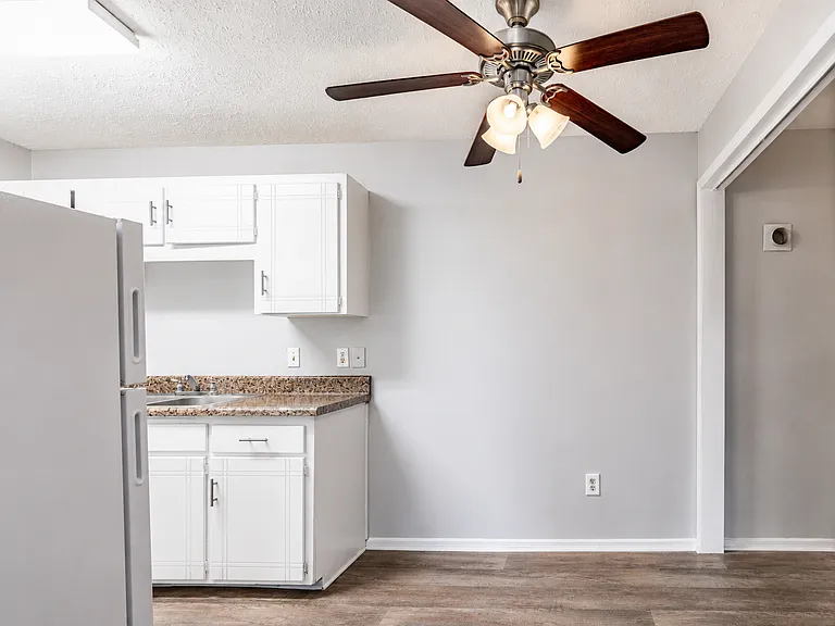 River Retreat Apartments — Photo 5