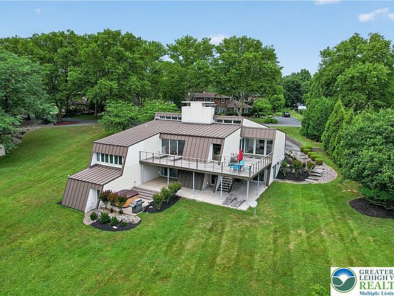 2nd image of 80 Sutton Pl
