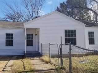 1004 Clarence St E, Fort Worth, TX 76117