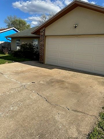 1st image of 310 E Mimosa Pl