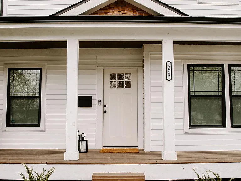 973 Allen Dr — Photo 2