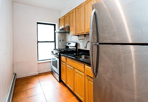 3rd image of 739 Franklin Ave #3