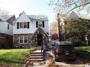 4914 Overbrook St, Douglaston, NY 11362