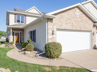 17 Villa Dr, Hampton, IL