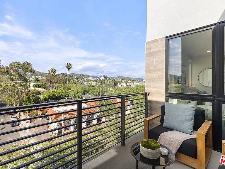 7428 Santa Monica Blvd #301 — Photo 9