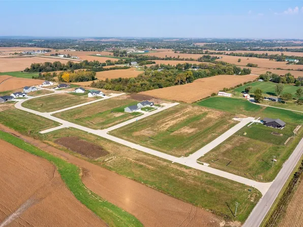 3310 Towne Ct, Robins, IA 52328