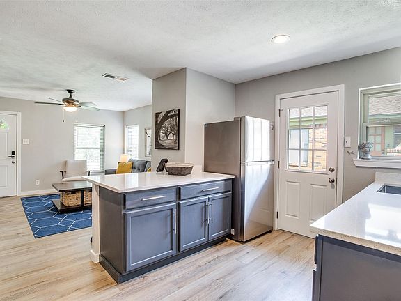 2nd image of 408 N Oak Cliff Blvd #408