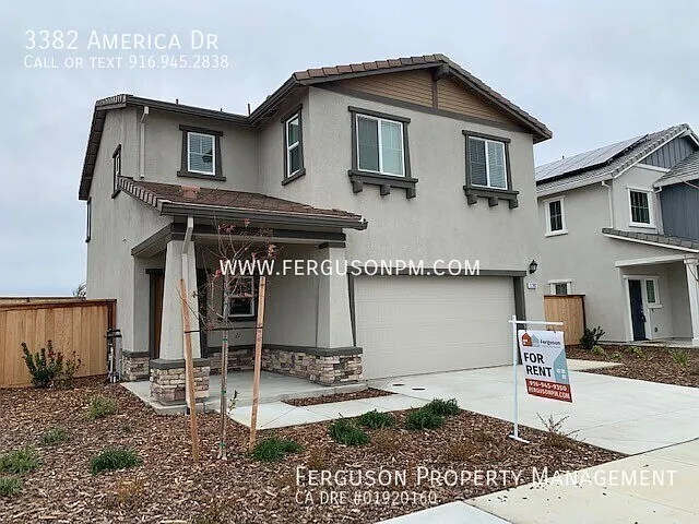 Like New Solar Home in Lincoln on a Corner Lot — Photo 1