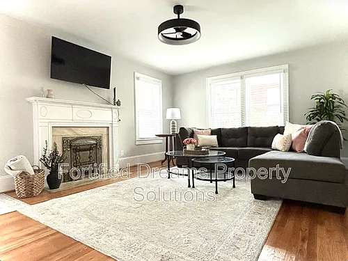 2240 Queen St Photo 1