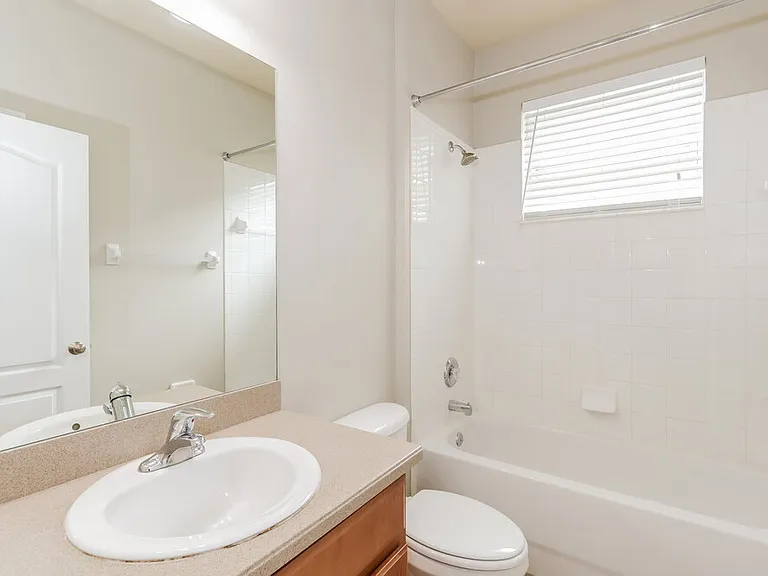 7935 Camden Woods Dr — Photo 14