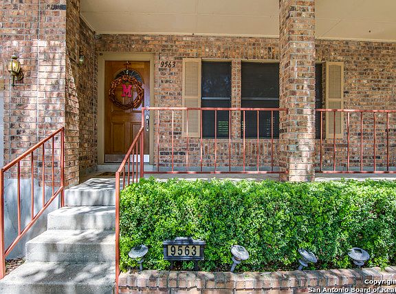 4th image of 9563 Maidenstone Dr