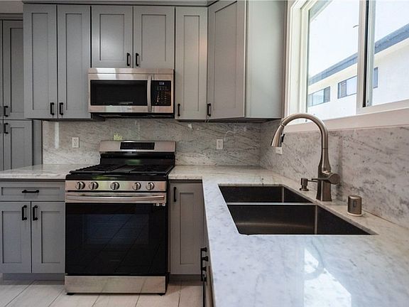 4th image of 1522 N Benton Way