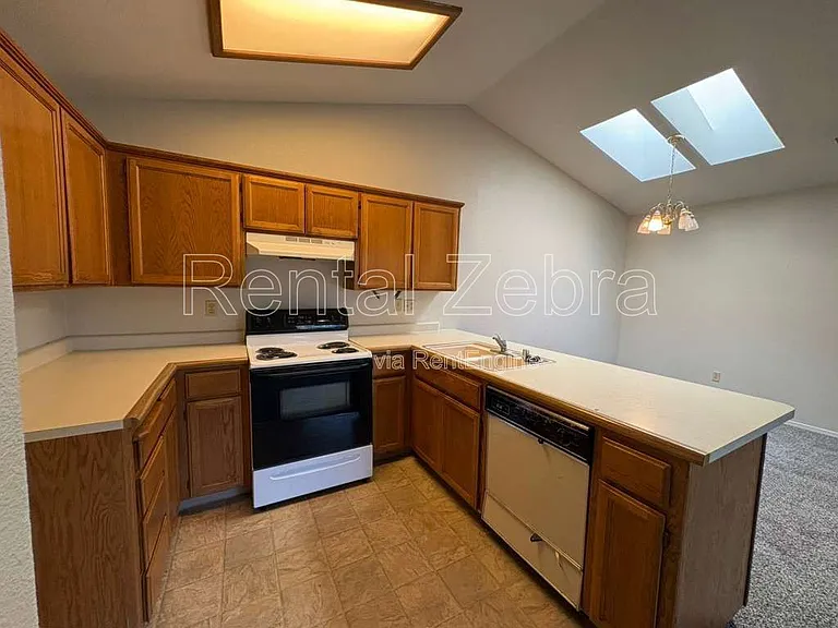 3090 W Queens Cir — Photo 6