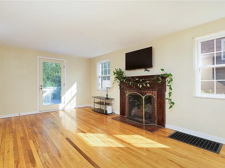 129 Buehner Dr — Photo 3