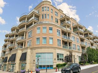 15277 Yonge St #309, Aurora, ON L4G1Y3