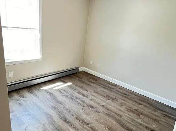 20 Harris St APT 1, Webster, MA 01570