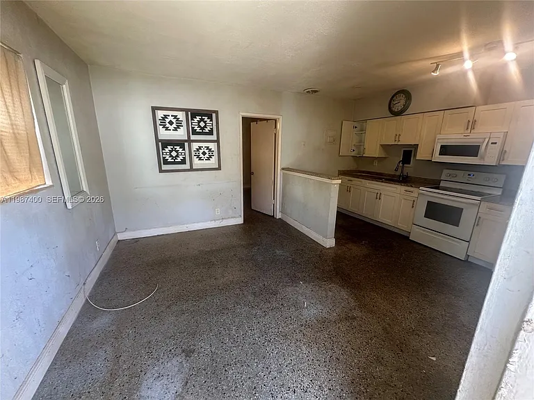 1271 NE 32nd St #A — Photo 1