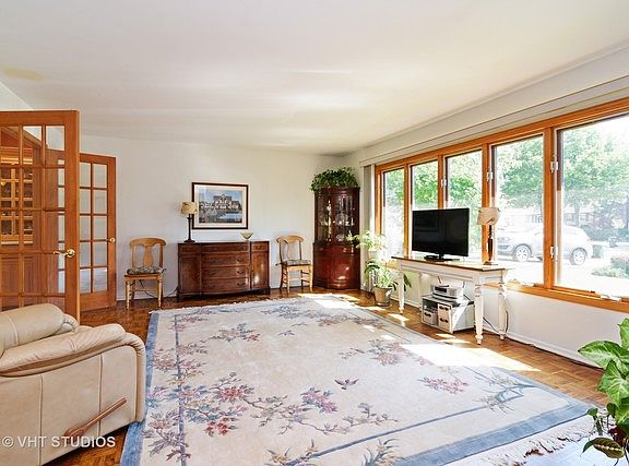 5th image of 2606 N Walnut Ave