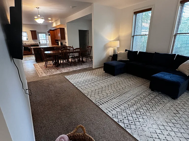920 Center Pl — Photo 3