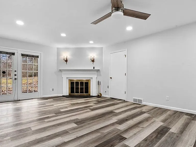 5770 Willow Walk — Photo 8