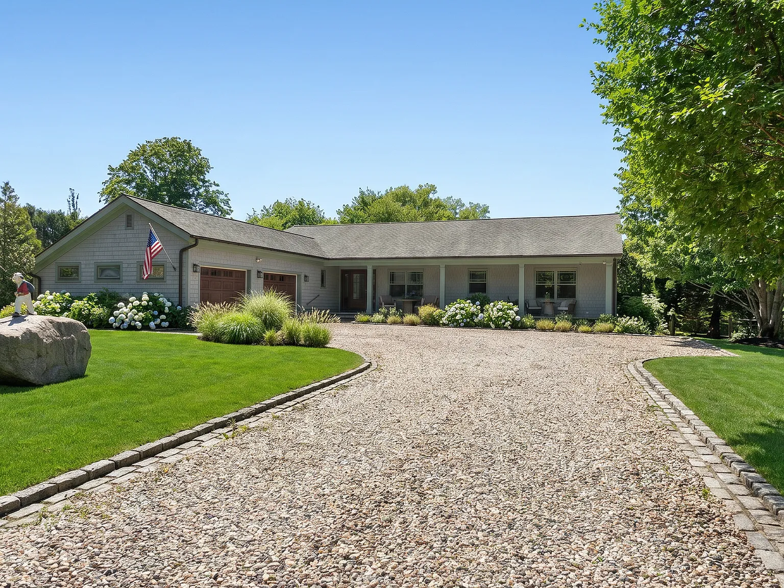 Turn Key Bridgehampton Village Rental — Photo 2