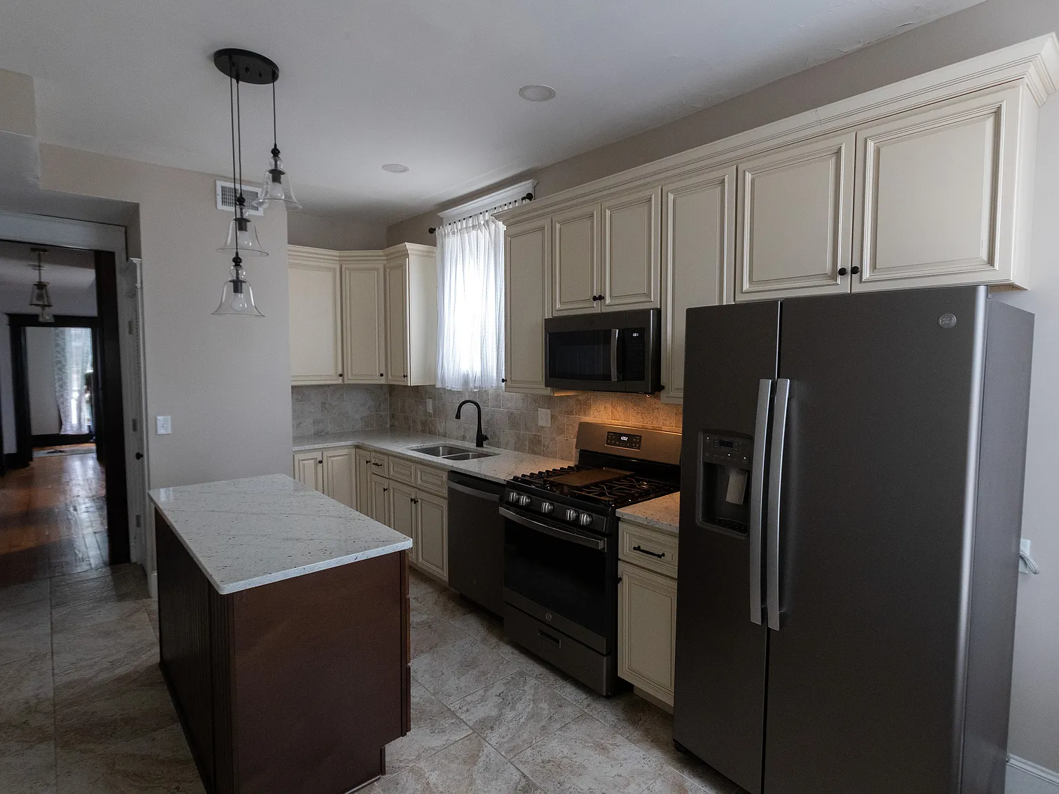 2 bed, 1400 sqft, $1,695 — Photo 4
