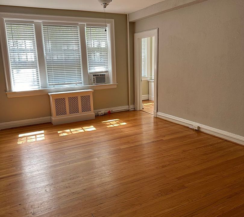 1st image of 608 Summit St APT 3
