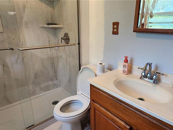 4th image of 401 Biddle St