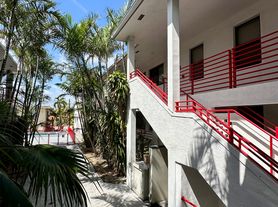 9040 Collins Ave