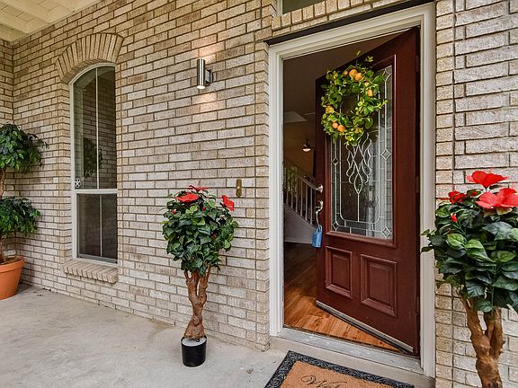 2nd image of 67 Edgecreek
