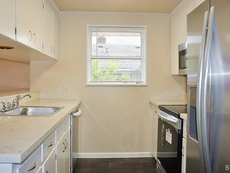 7506 26th Ave NE — Photo 3