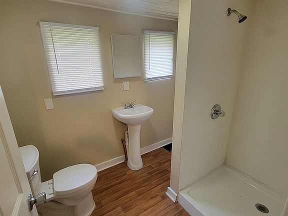 2nd image of 1332 W Lee St